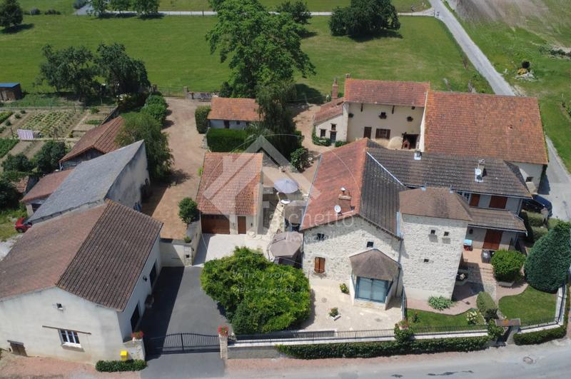 Propriété - 298 m² - 8 pièces