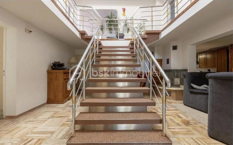 Maison - 262 m² - 8 pièces