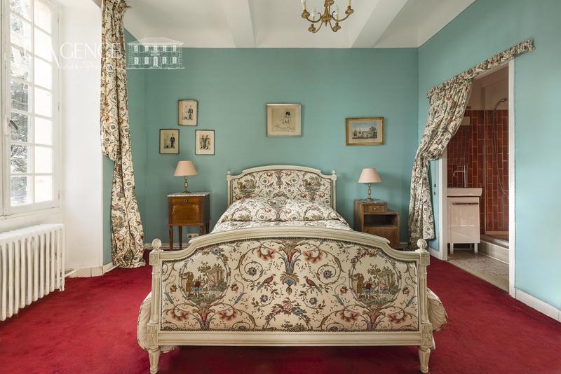 Maison - 1 100 m² - 18 pièces