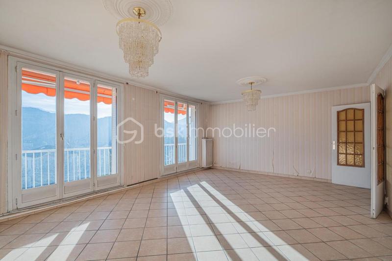 Appartement - 83 m² - 5 pièces