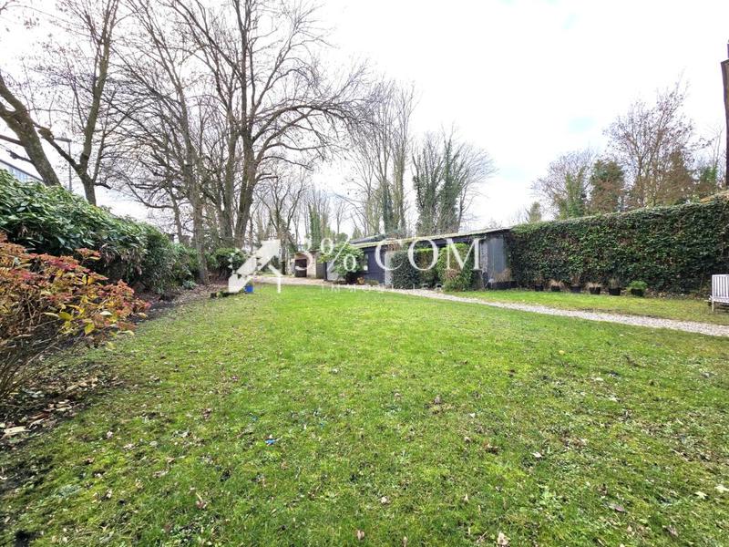 Propriété - 250 m² - 9 pièces