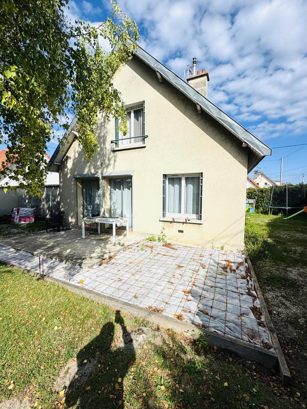 Maison - 95 m² - 5 pièces