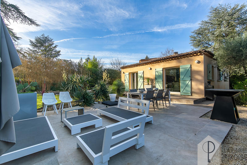 Villa - 216 m² - 6 pièces