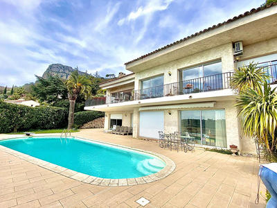 Villa - 250 m² - 12 pièces