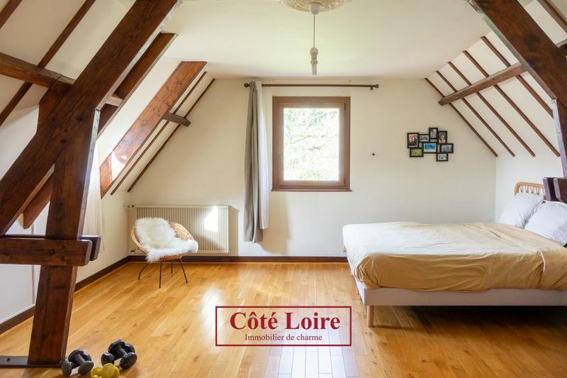 Maison - 230 m² - 8 pièces