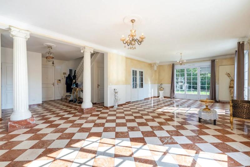 Maison - 220 m² - 7 pièces