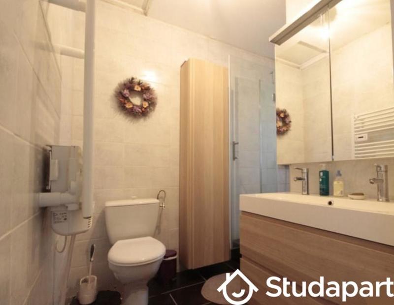 Chambre - 12 m² - 1 pièce