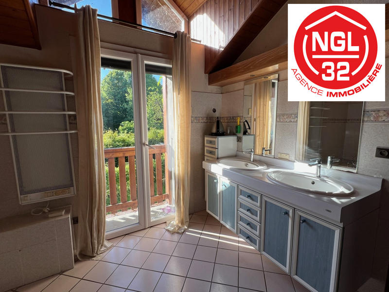 Maison - 340 m² - 8 pièces