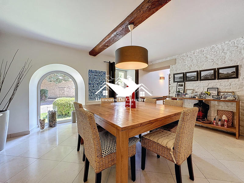 Maison - 266 m² - 8 pièces