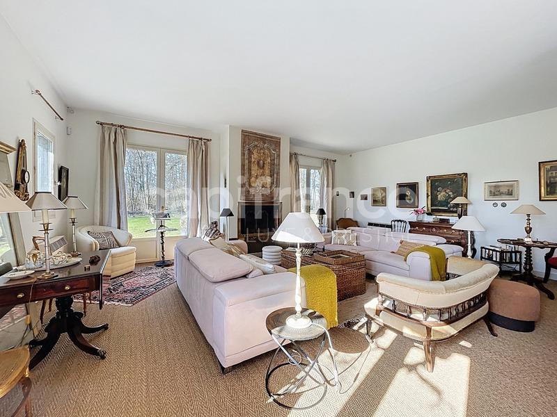 Propriété - 393 m² - 13 pièces