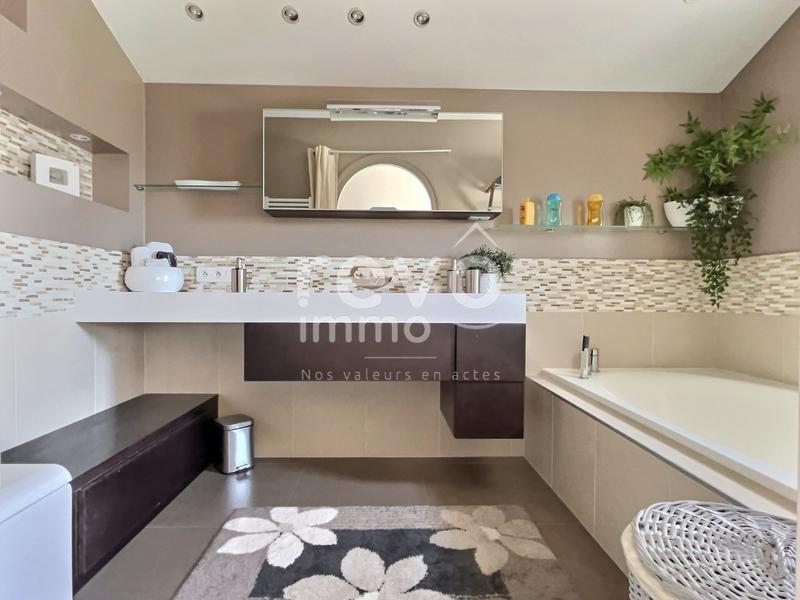 Maison - 190 m² - 6 pièces