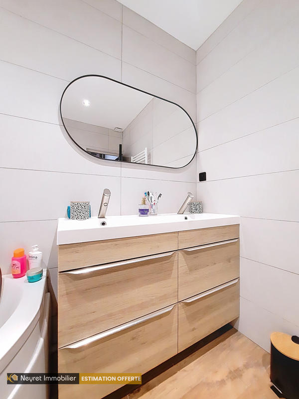 Maison - 121 m² - 6 pièces