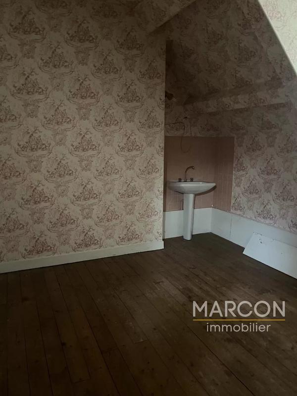 Maison - 207 m² - 9 pièces