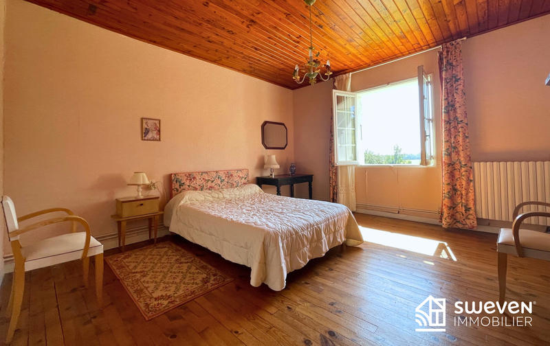 Maison - 340 m² - 8 pièces