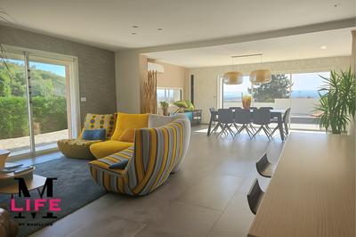 Maison - 126 m² - 5 pièces