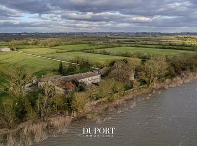 Propriété - 300 m²