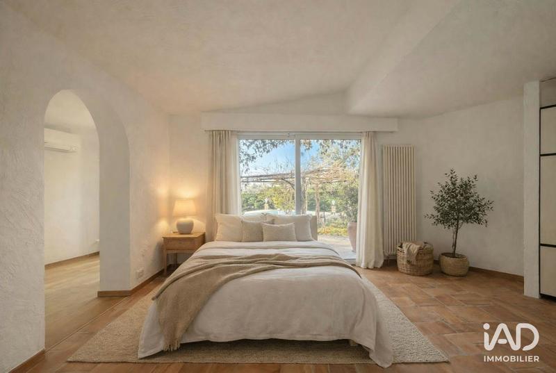 Maison - 215 m² - 5 pièces