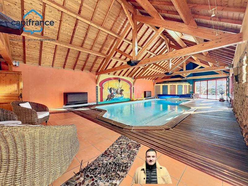 Maison - 272 m² - 10 pièces