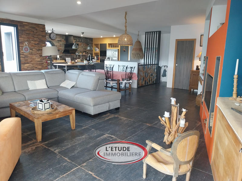 Maison - 201 m² - 7 pièces