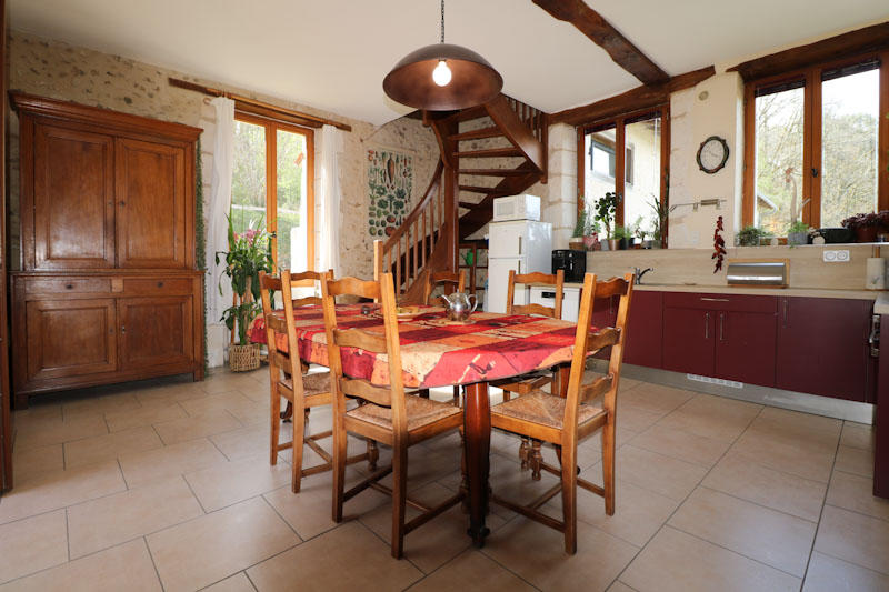 Propriété - 538 m² - 24 pièces