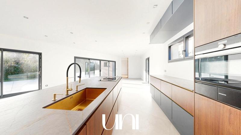 Maison - 190 m² - 5 pièces