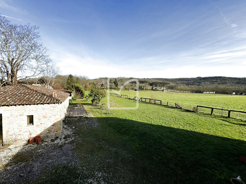 Propriété - 2 135 m² - 52 pièces