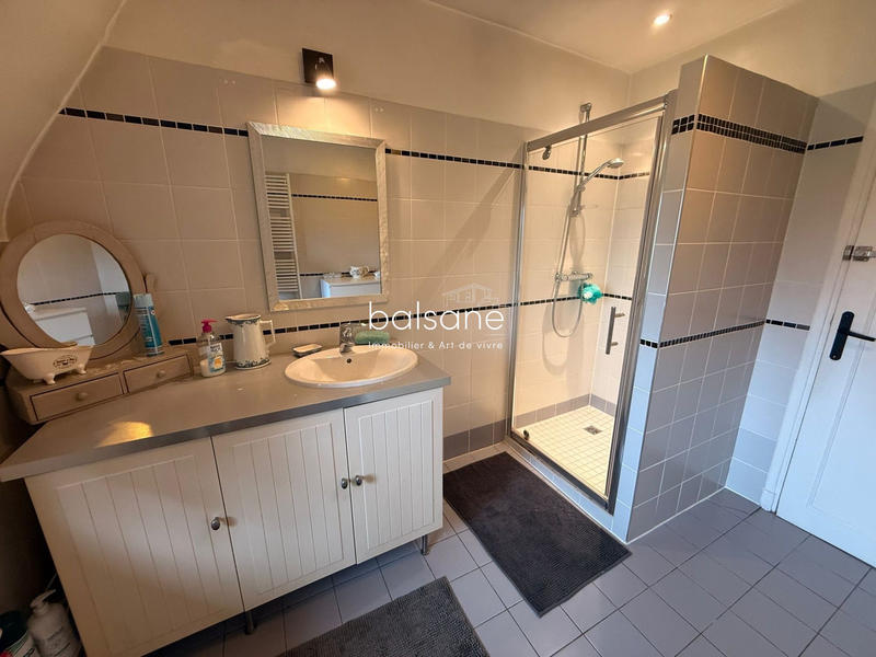 Maison traditionnelle - 175 m² - 8 pièces