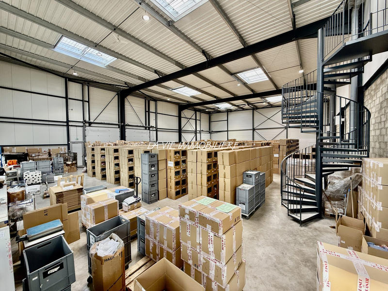 Entrepôt - 1 223 m²