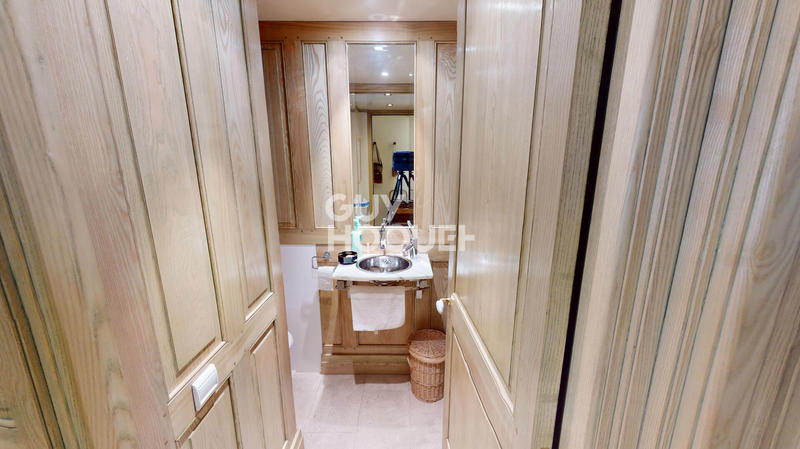 Maison - 243 m² - 9 pièces