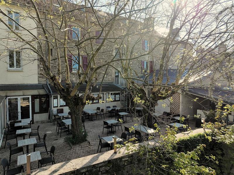 Maison - 1 300 m² - 40 pièces