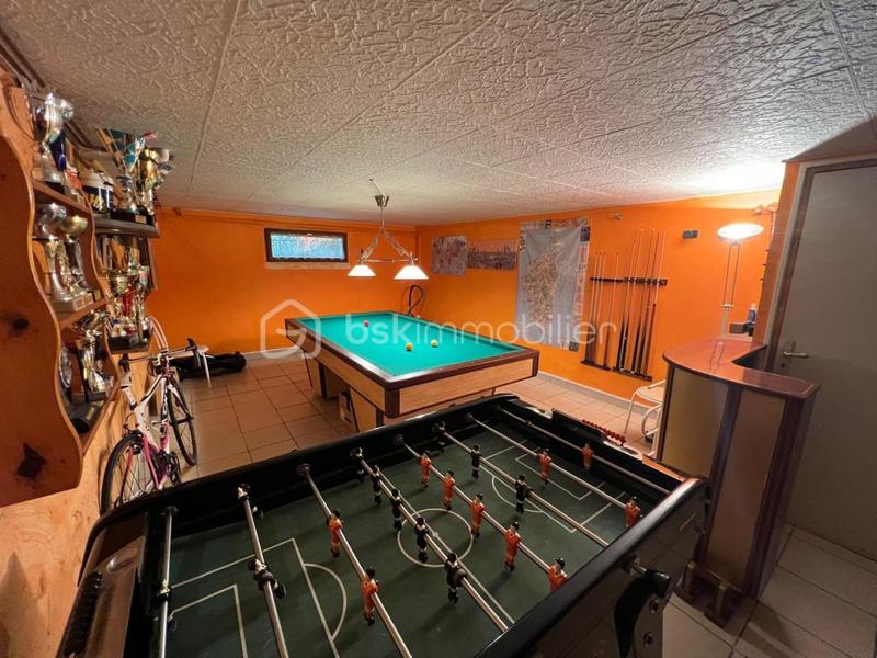 Maison - 205 m² - 9 pièces