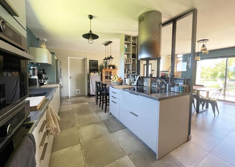 Maison - 165 m² - 8 pièces