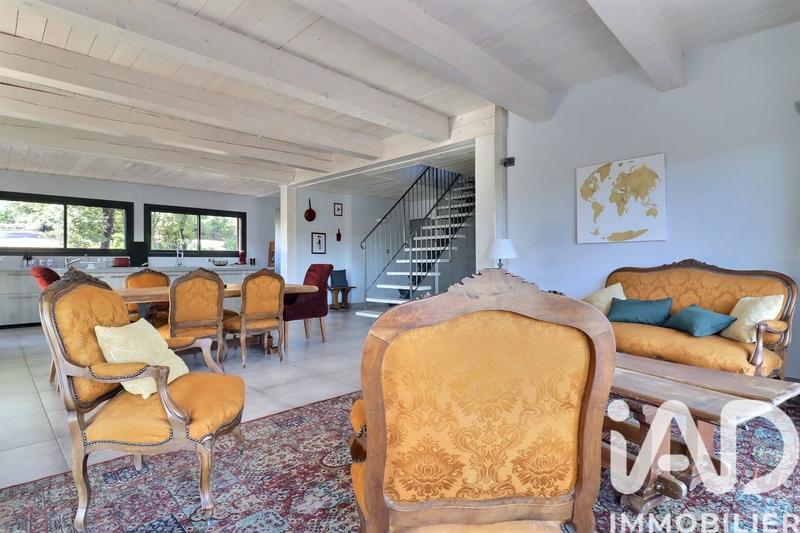 Maison - 305 m² - 10 pièces