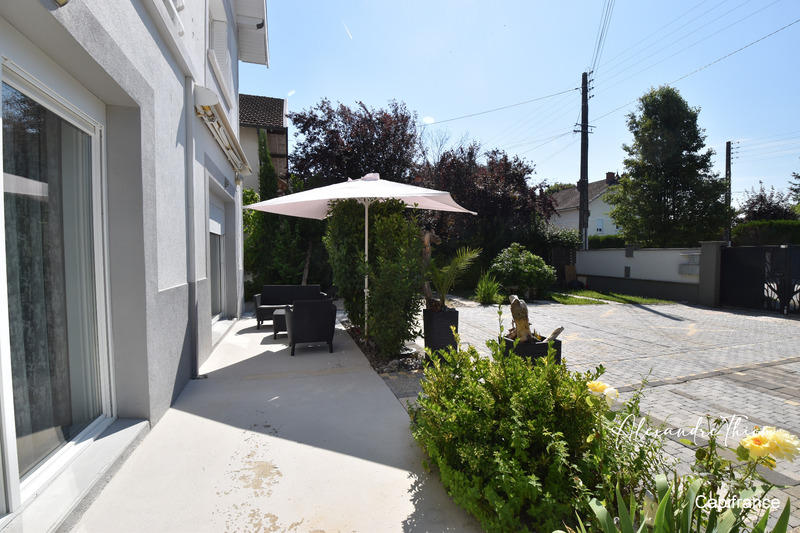 Maison - 288 m² - 12 pièces