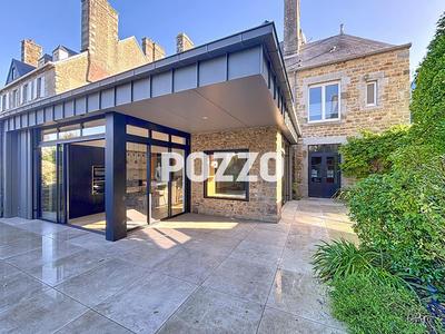 Maison - 256 m² - 10 pièces