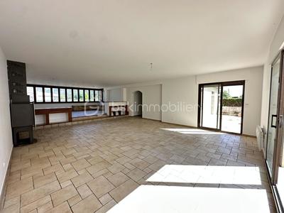 Maison - 207 m² - 7 pièces