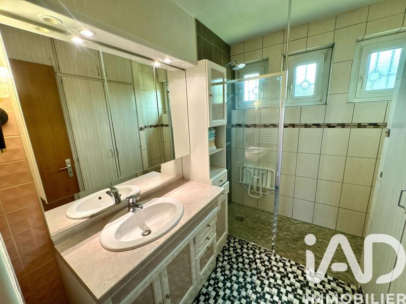 Maison - 201 m² - 7 pièces