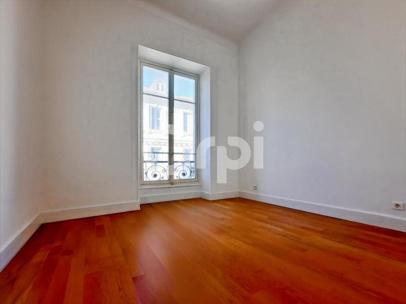 Appartement - 170 m² - 6 pièces