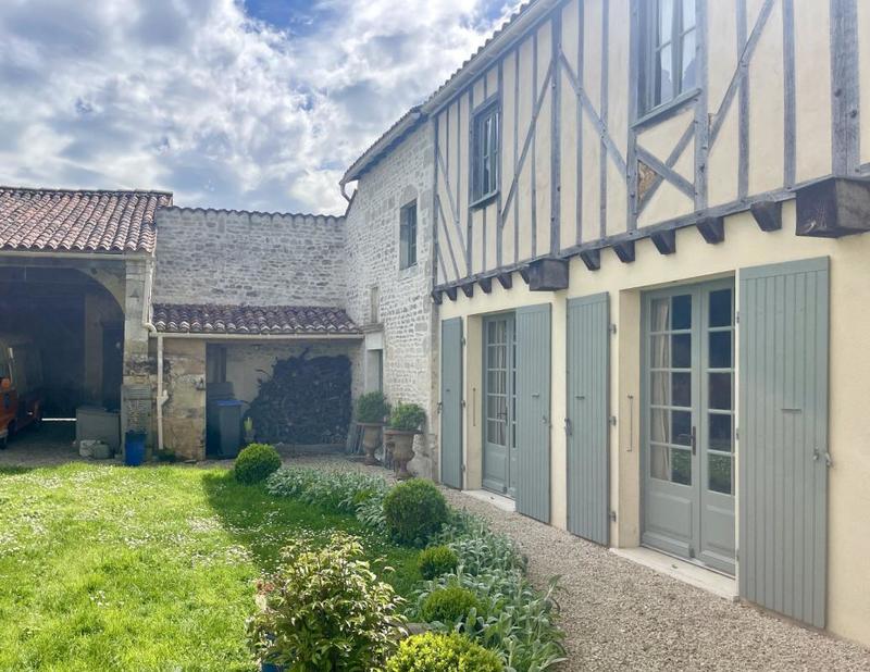 Propriété - 220 m² - 6 pièces