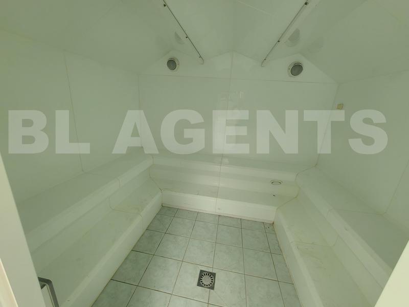 Château - 4 746 m² - 40 pièces