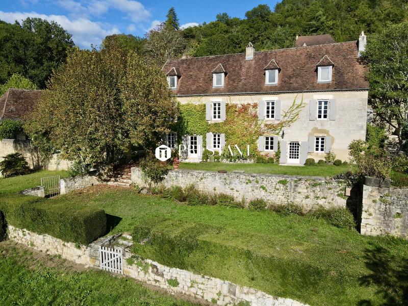 Maison - 250 m² - 8 pièces