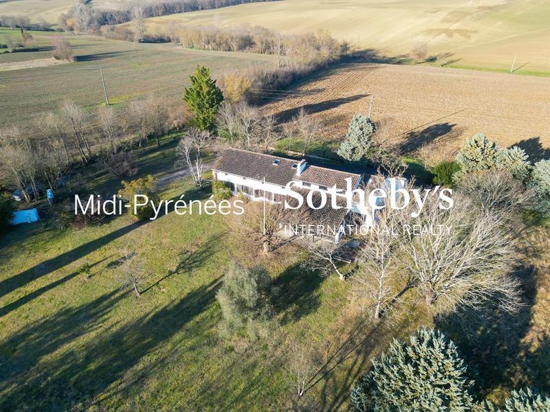 Maison - 232 m² - 9 pièces