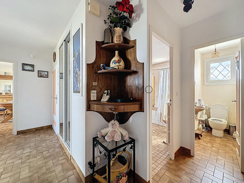 Propriété - 220 m² - 9 pièces