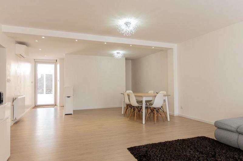 Maison - 212 m² - 8 pièces