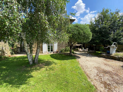 Maison - 240 m² - 10 pièces