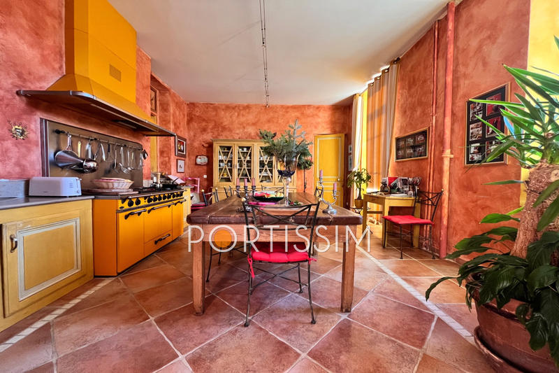 Maison - 368 m² - 10 pièces