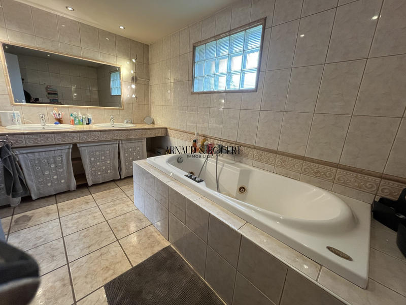 Maison ancienne - 238 m² - 8 pièces