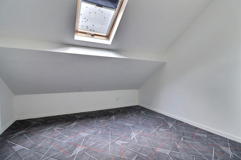 Maison - 97 m² - 8 pièces