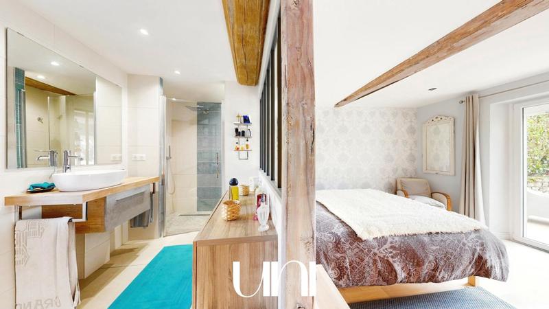 Maison - 220 m² - 5 pièces