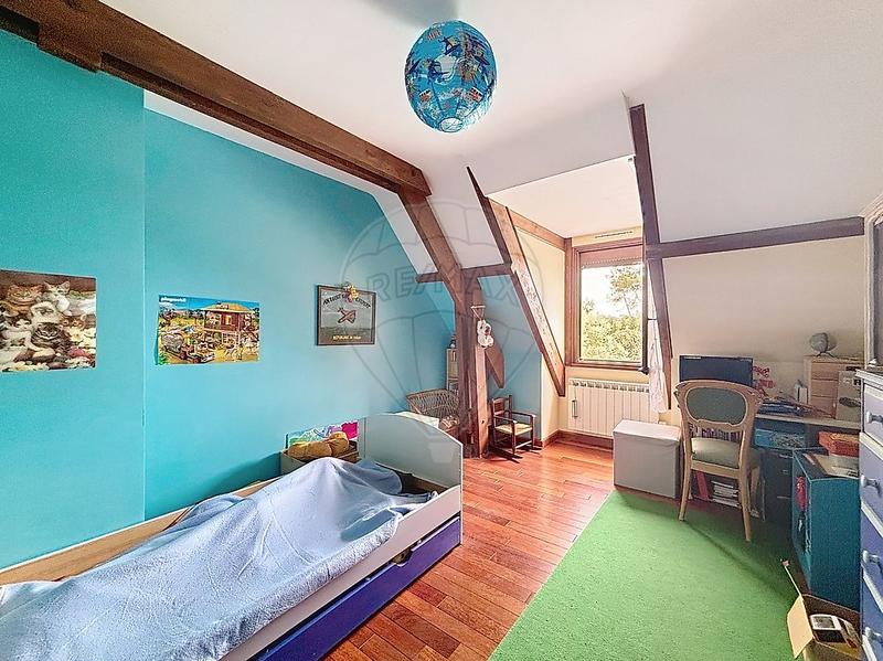 Demeure - 221 m² - 7 pièces